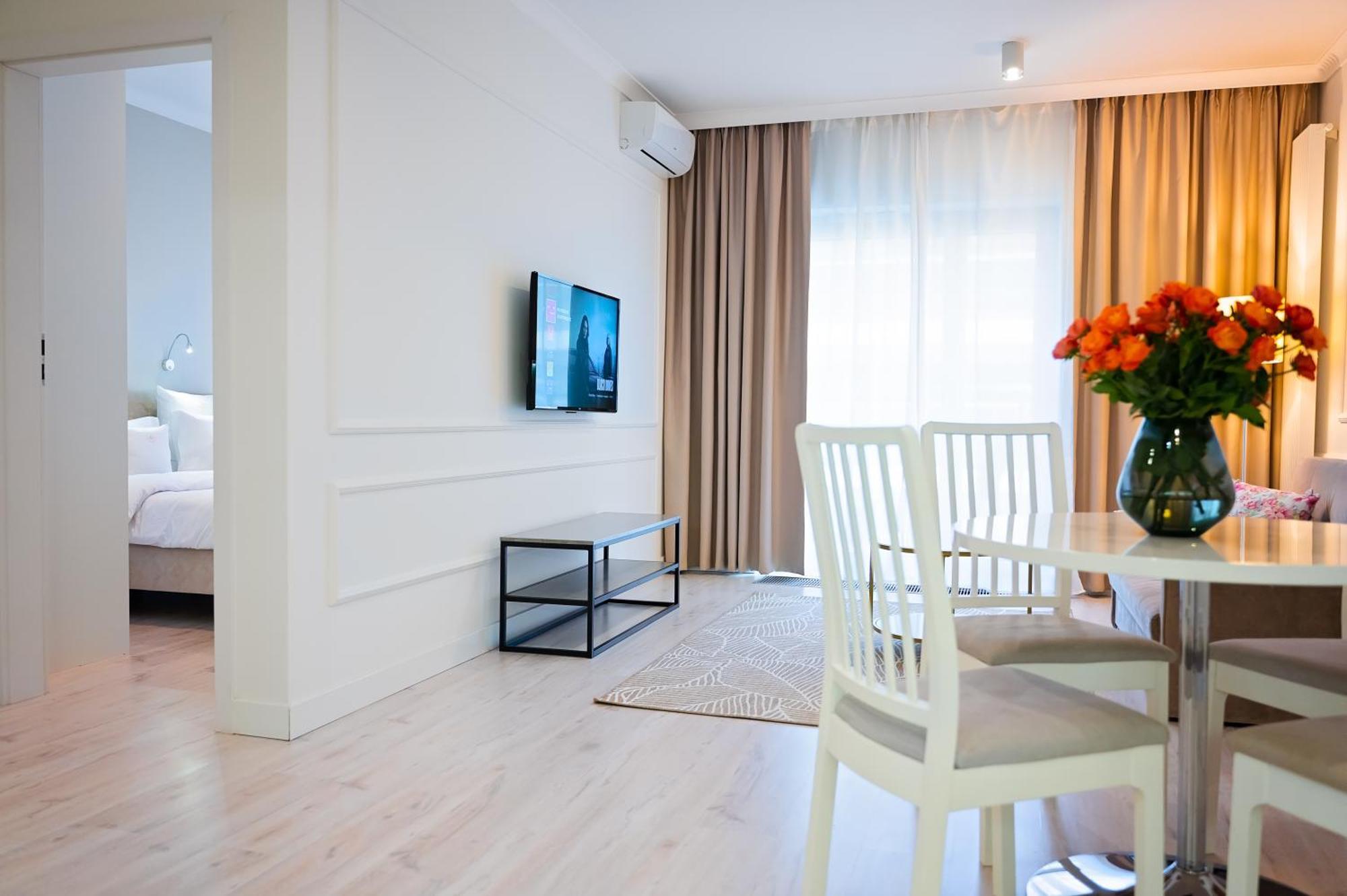 Mennica Residence - Grzybowska 43A Варшава Екстер'єр фото