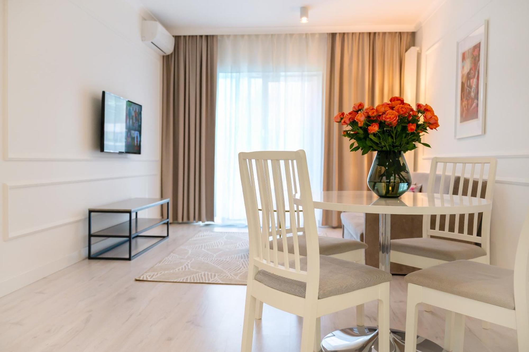 Mennica Residence - Grzybowska 43A Варшава Екстер'єр фото