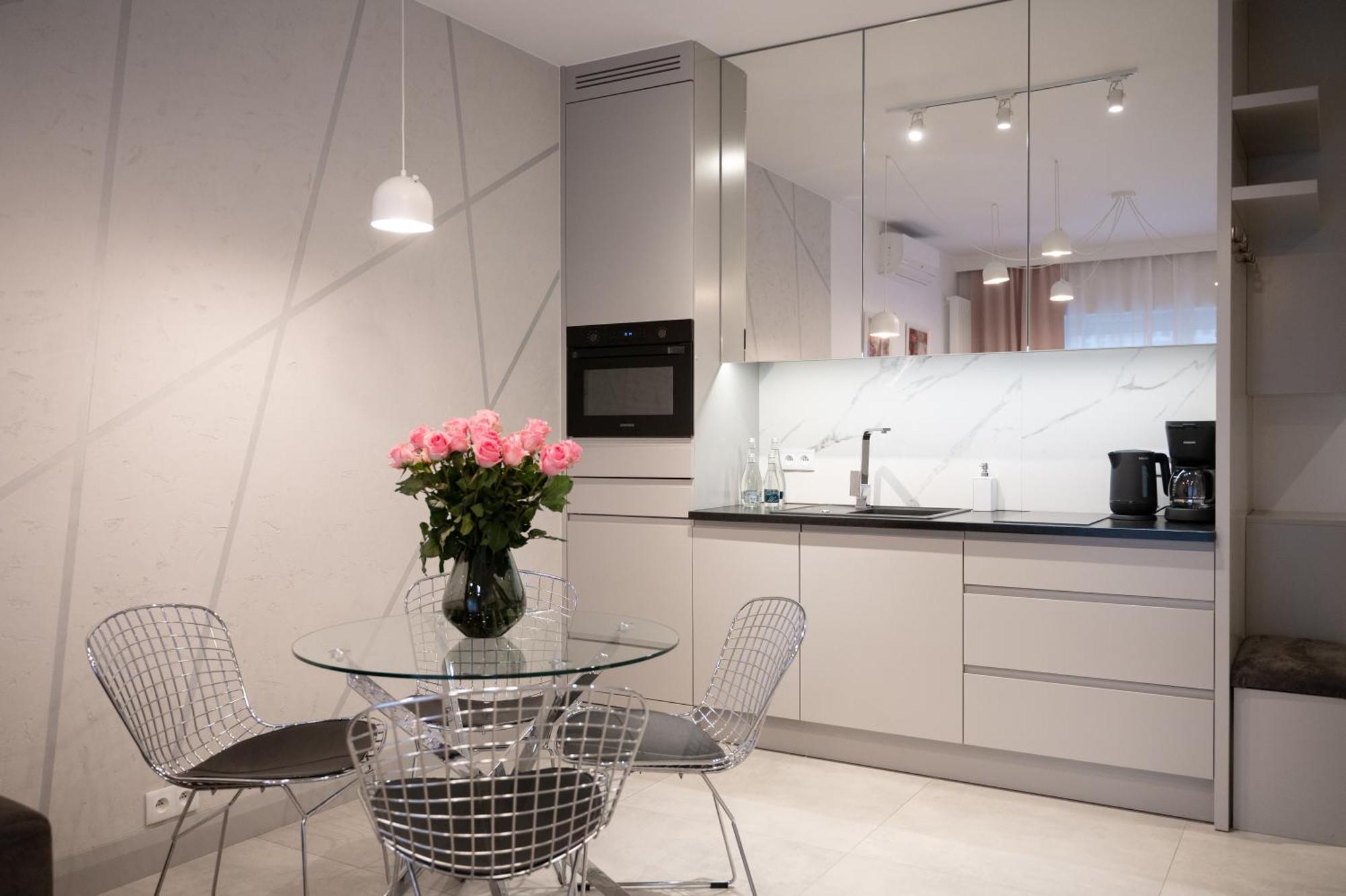 Mennica Residence - Grzybowska 43A Варшава Екстер'єр фото