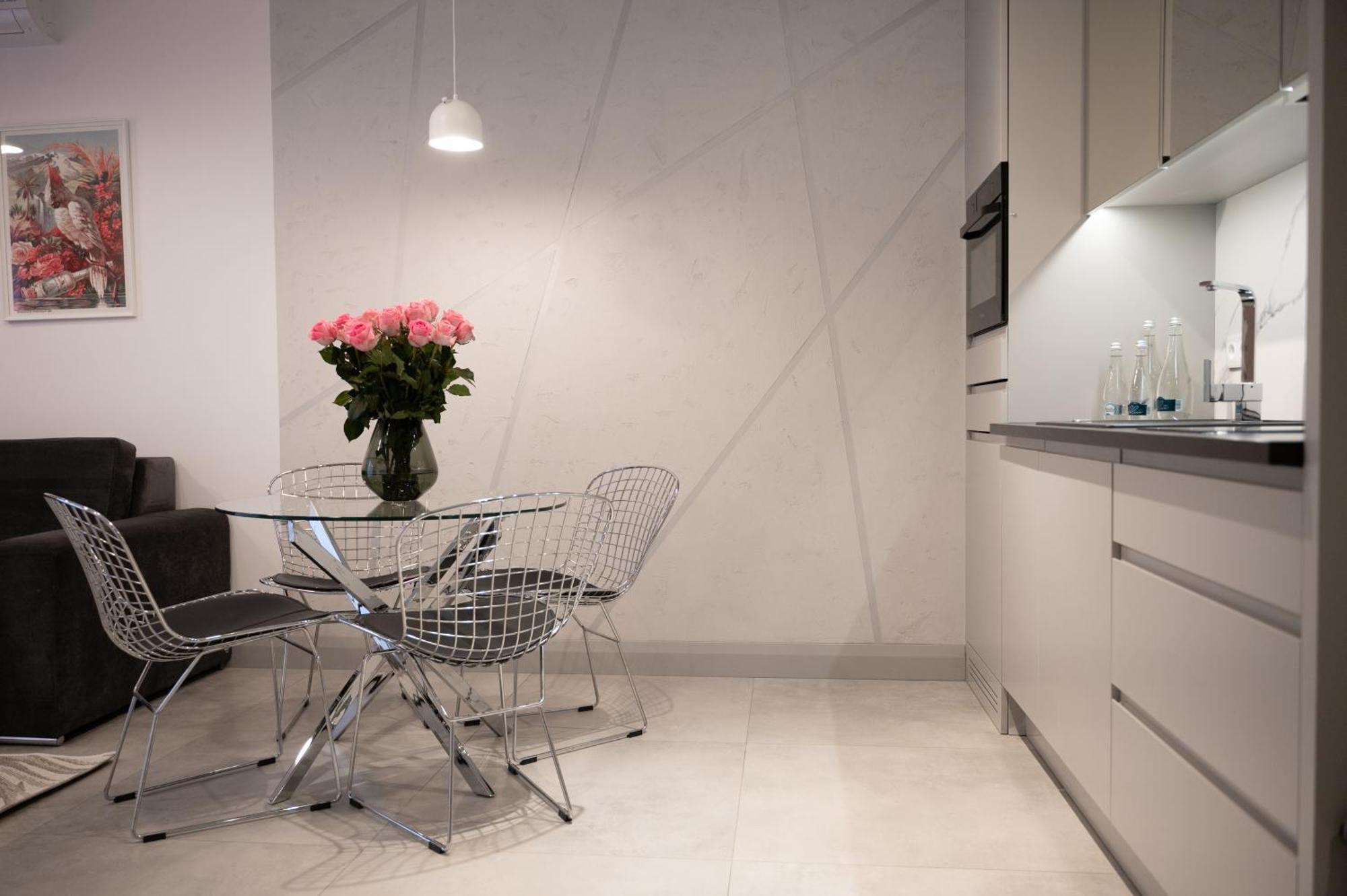 Mennica Residence - Grzybowska 43A Варшава Екстер'єр фото